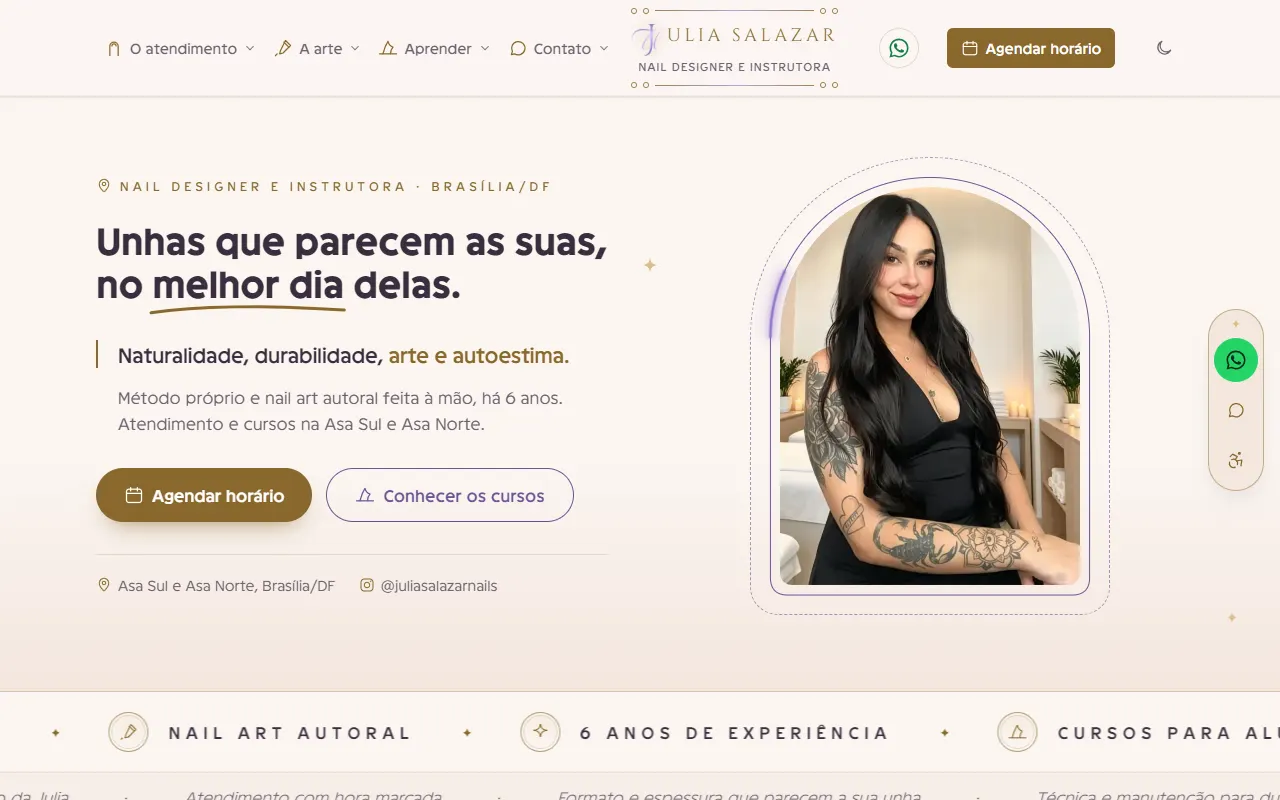 Página inicial do site da nail designer Julia Salazar: "Unhas que parecem as suas, no melhor dia delas." com o retrato dela e o botão de agendar horário.