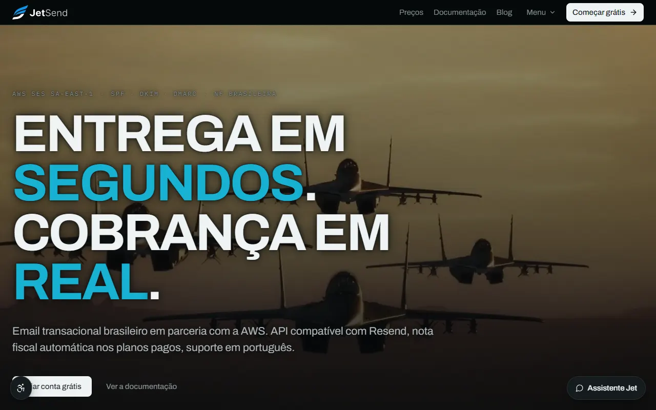 Página inicial do JetSend: "Entrega em segundos. Cobrança em real." sobre e-mail transacional brasileiro em parceria com a AWS.